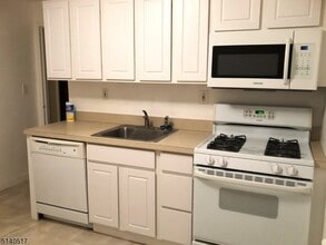 445 Morris Ave in Springfield, NJ - Building Photo - Building Photo
