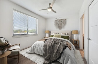 Bottle Art Lofts in Lafayette, LA - Foto de edificio - Building Photo