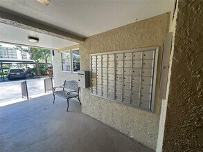 2700 Cove Cay Dr in Clearwater, FL - Foto de edificio - Building Photo