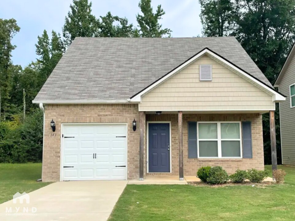 141 Patriot Point Dr in Montevallo, AL - Building Photo