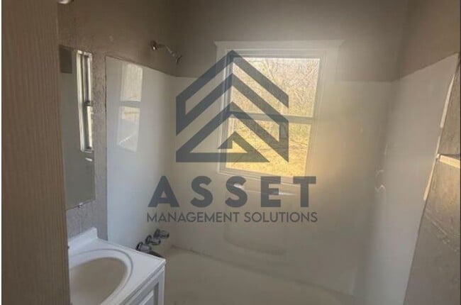 2733 NE Success St in Oklahoma City, OK - Building Photo - Building Photo