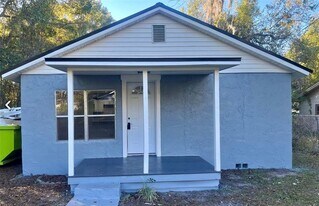 1205 Dell St in Starke, FL - Building Photo