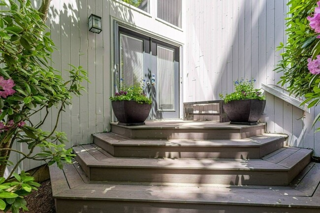 property at 118 Sycamore Dr