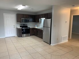 935 Tanager Rd in Fort Walton Beach, FL - Building Photo