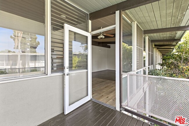 3330 S Sepulveda Blvd in Los Angeles, CA - Building Photo - Building Photo