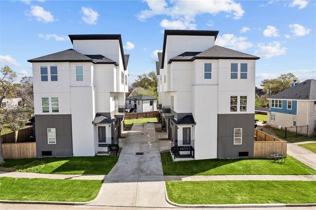 2509 N MacGregor Way in Houston, TX - Building Photo - Building Photo