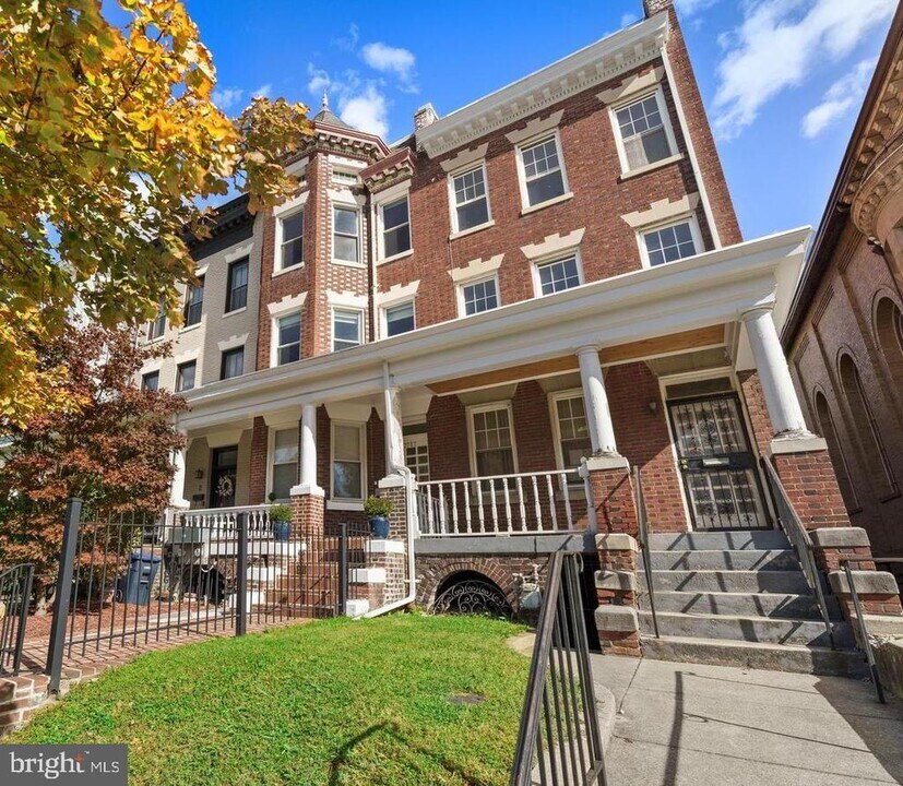 2717 13th St NW in Washington, DC - Building Photo