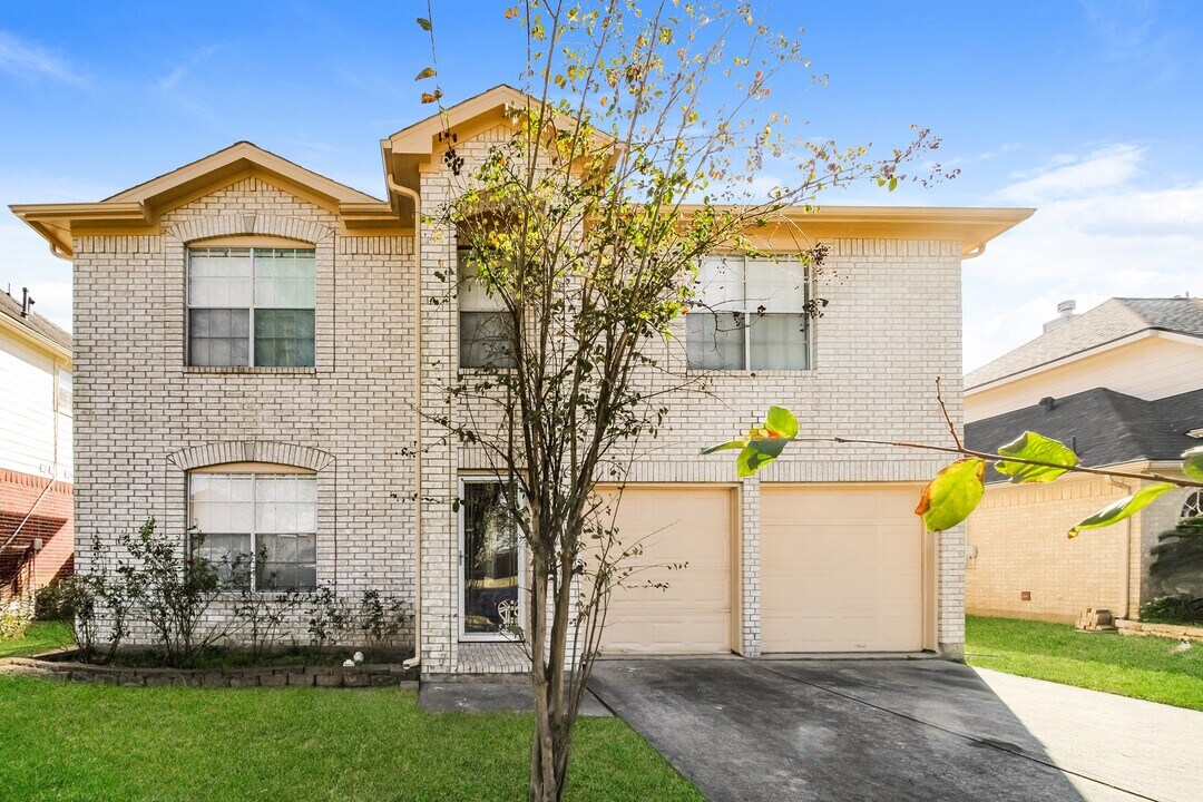 4342 Lakewood Dr in Pasadena, TX - Building Photo