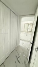16850 S Glades Dr, Unit 4J in North Miami Beach, FL - Building Photo - Building Photo