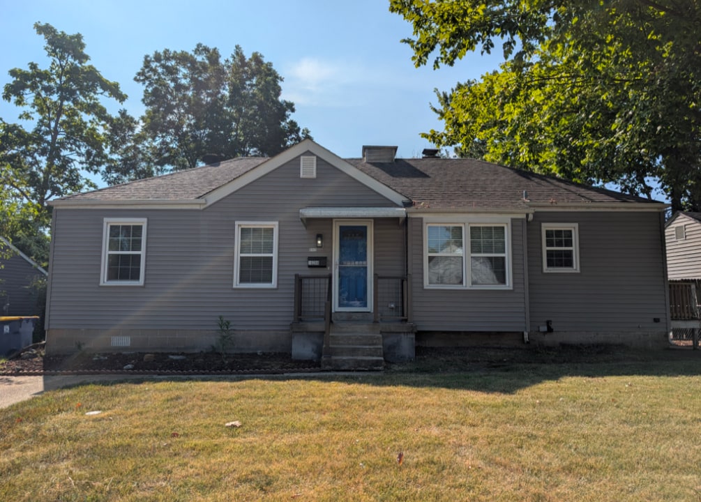 10208 St Richard Ln in St. Ann, MO - Building Photo