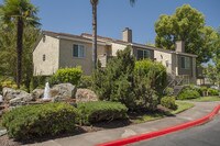 Building Photo - River Pointe Apartamentos in Sacramento, California