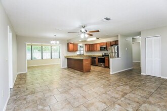 5286 Enfield Ave in Spring Hill, FL - Foto de edificio - Building Photo
