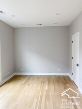 1050 W Cornelia Ave in Chicago, IL - Building Photo - Building Photo