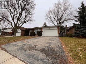 3195 Valmarie Ave in Mississauga, ON - Building Photo
