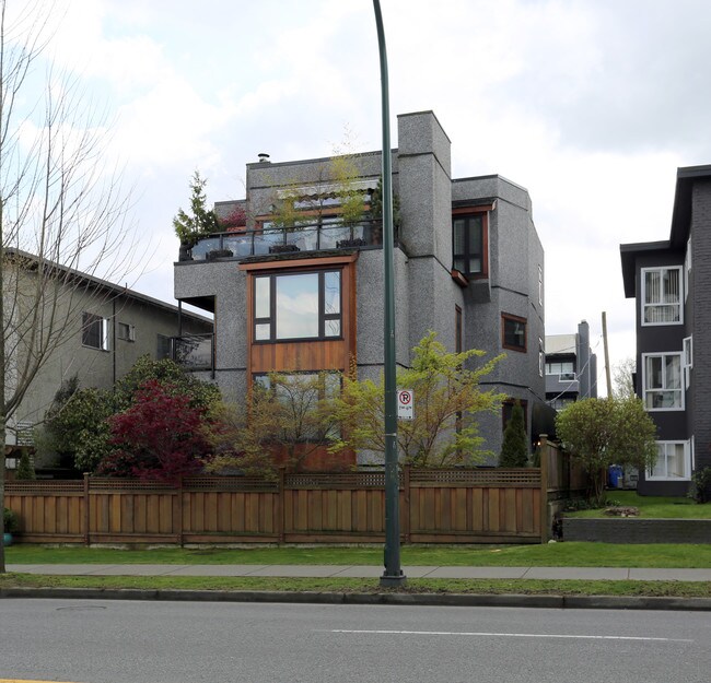 1126 W 12th Ave in Vancouver, BC - Building Photo - Primary Photo