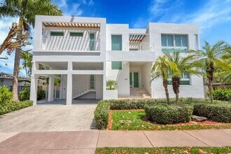 485 Ridgewood Rd in Key Biscayne, FL - Building Photo - Building Photo