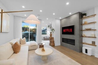 972 Danforth Ave, Unit SI ID1403771P in Toronto, ON - Building Photo - Building Photo