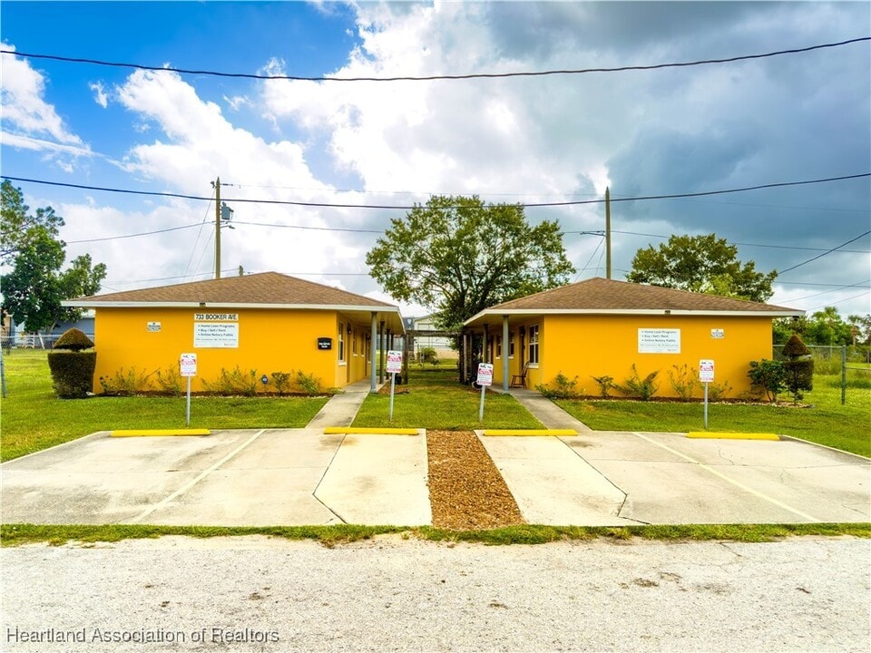 733 Booker Ave in Sebring, FL - Building Photo