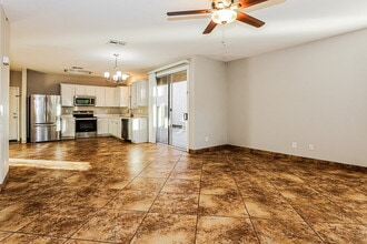 10024 W Kingman St in Tolleson, AZ - Foto de edificio - Building Photo