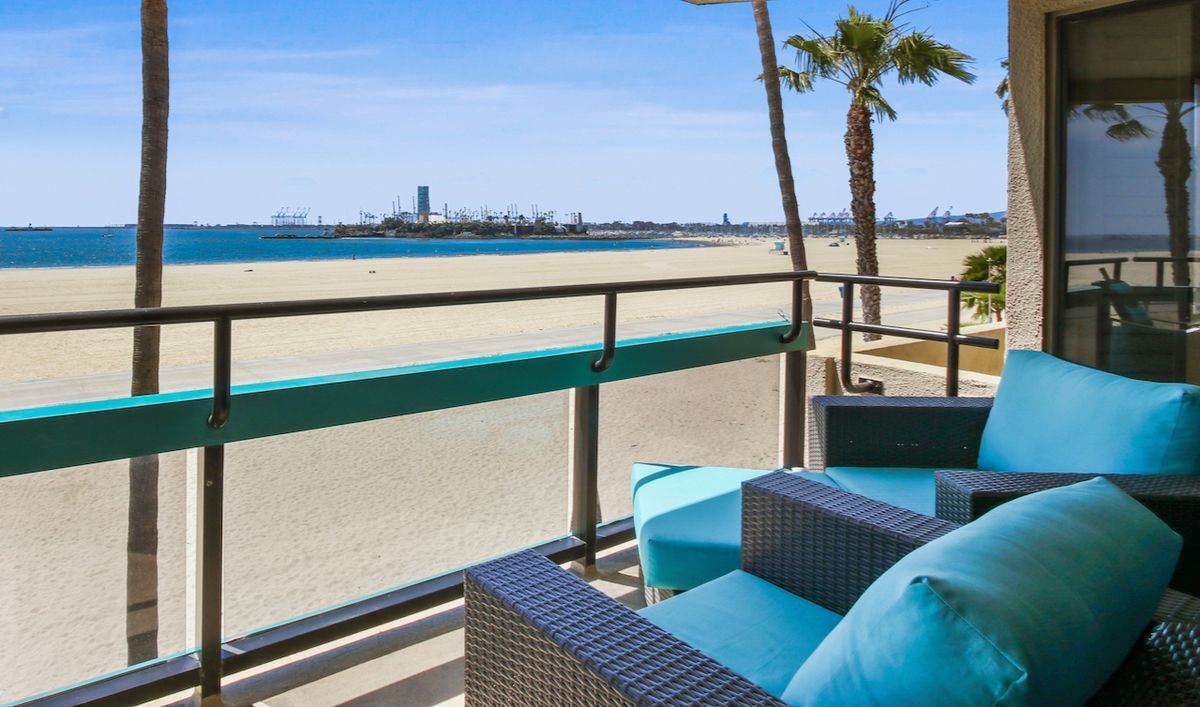 1310 E Ocean Blvd in Long Beach, CA - Building Photo
