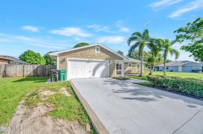 225 SE Ray Ave in Port St. Lucie, FL - Building Photo - Building Photo