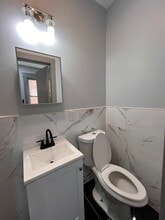 156 Wegman Pky, Unit 1 in Jersey City, NJ - Foto de edificio - Building Photo