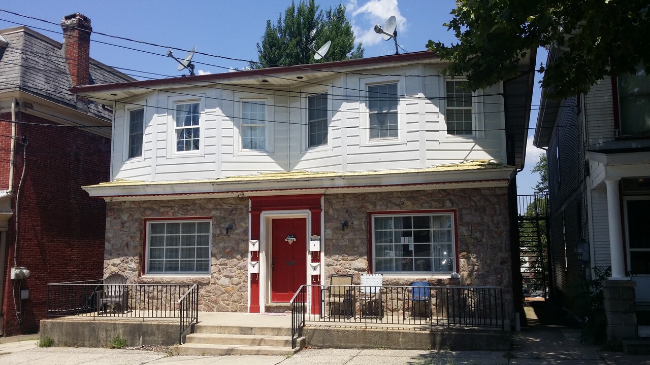 433 E 1st St, Unit D in Birdsboro, PA - Foto de edificio