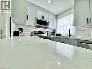 138 Jansen Ave in Kitchener, ON - Building Photo - Building Photo