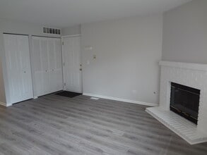 220 Brett Cir in Wauconda, IL - Building Photo - Building Photo