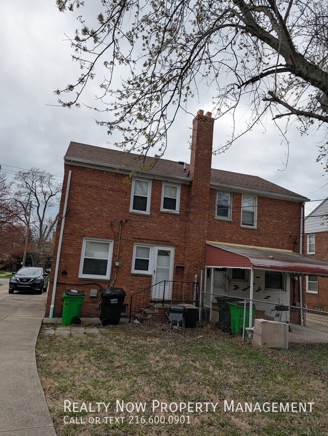 25270 Lakeshore Blvd in Euclid, OH - Building Photo - Building Photo
