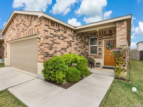 206 Elderberry in New Braunfels, TX - Building Photo - Building Photo