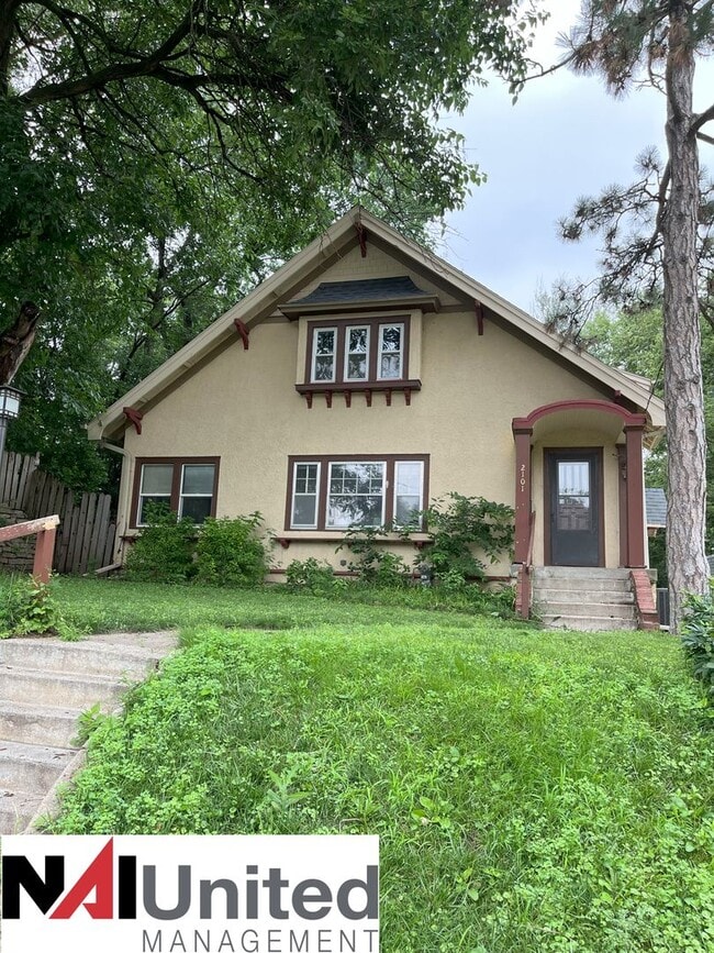 property at 2101 Terrace Pl