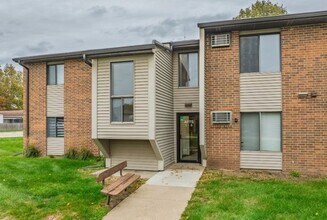 1220 Hardin Dr in Carlisle, IA - Building Photo - Building Photo