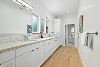 2004 Winsted Ln in Austin, TX - Building Photo - Building Photo