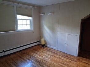 76 E Shore Rd in Holbrook, MA - Building Photo - Building Photo