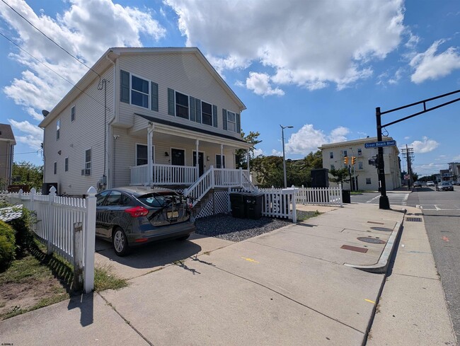 property at 516 Grammercy Pl