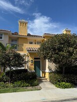 1602 Reggio Aisle in Irvine, CA - Building Photo