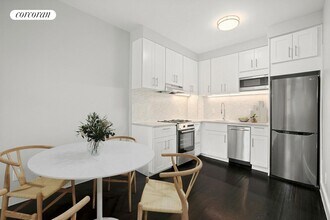 188 Columbus Ave in New York, NY - Building Photo - Building Photo