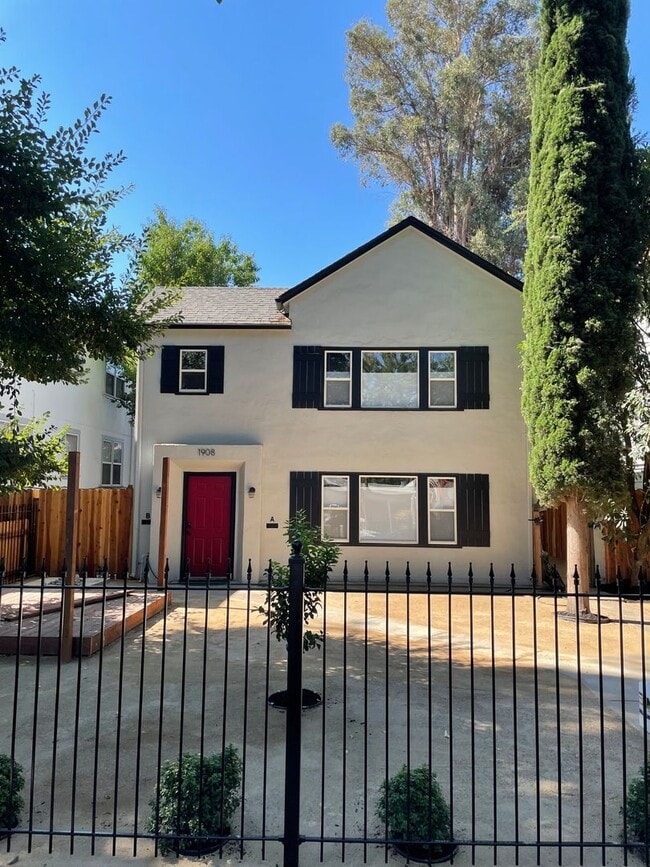 1908 H St in Sacramento, CA - Building Photo - Building Photo