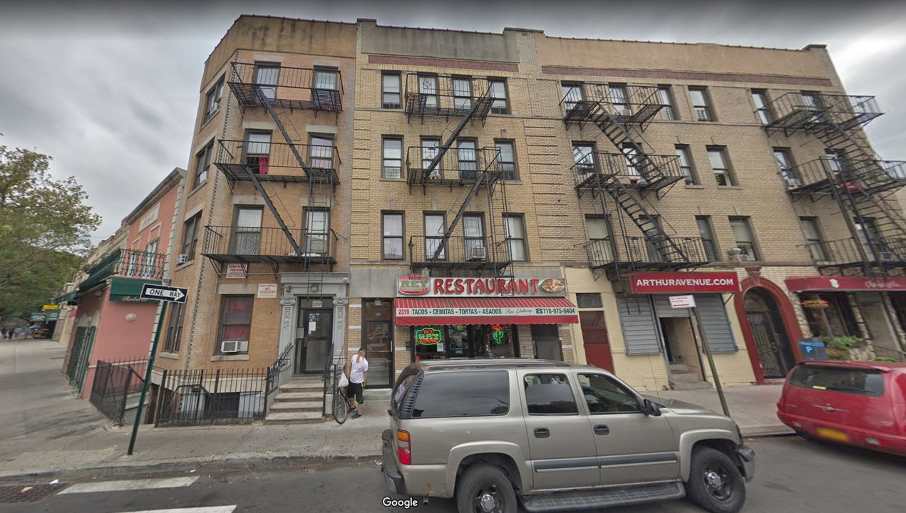 2319 Hughes Avenue in Bronx, NY - Foto de edificio