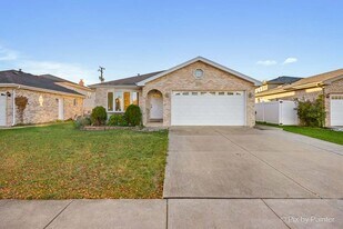 8508 S Oketo Ave in Bridgeview, IL - Building Photo