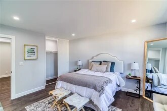 7311 Shoup Ave in West Hills, CA - Foto de edificio - Building Photo