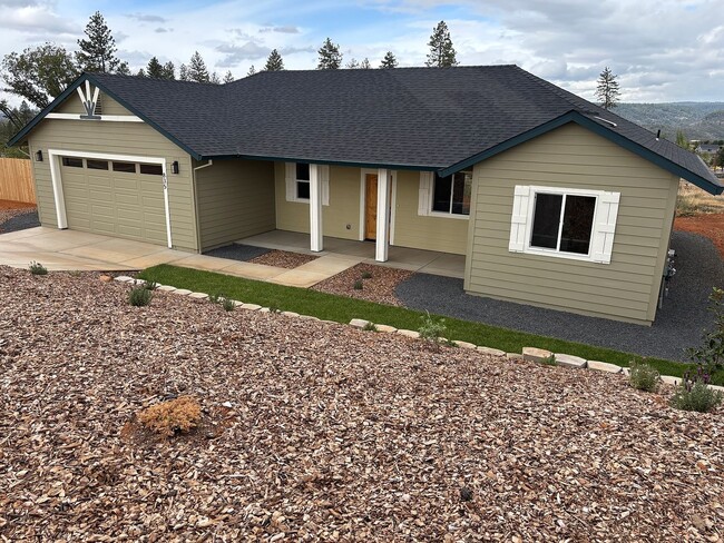 property at 835 Fawndale Ln