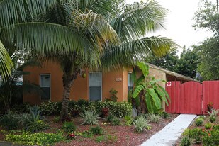 614 Palm St in West Palm Beach, FL - Building Photo