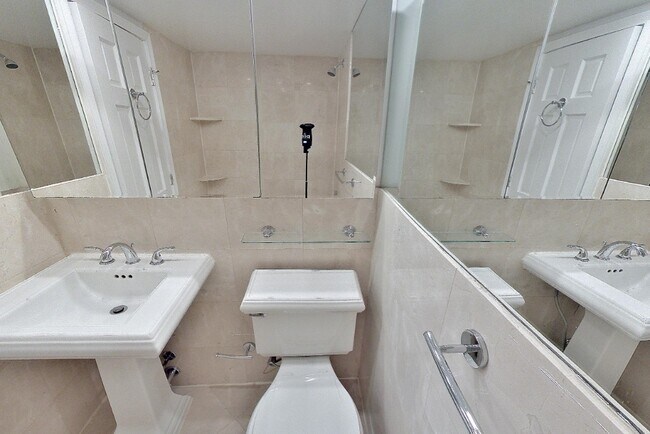 279 E 10th St in New York, NY - Building Photo - Building Photo