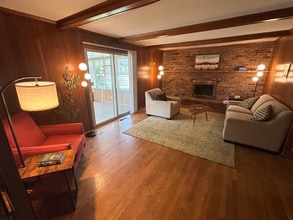 5330 Hawthorne Dr in Indianapolis, IN - Foto de edificio - Building Photo