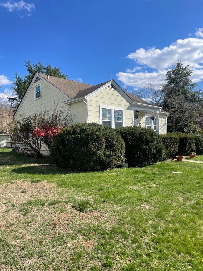 2346 Oak Ave in Buena Vista, VA - Building Photo - Building Photo