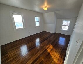 3905 18th Ave in Rock Island, IL - Building Photo - Building Photo