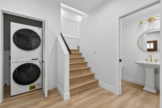 678 E 45th St in Los Angeles, CA - Building Photo - Building Photo