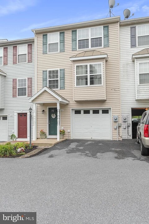 21 Perry Ct in Toms Brook, VA - Building Photo